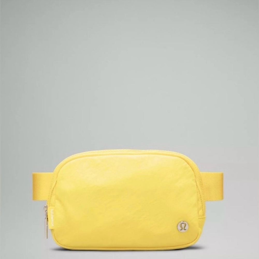 Lululemon Everywhere Belt Bag